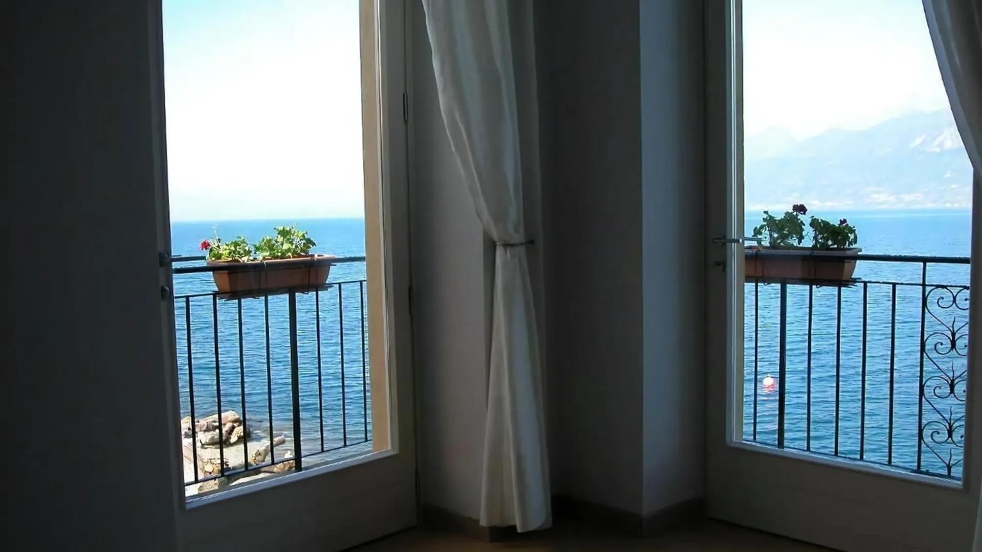 Apartment Charmante Wohnung Casa Cendraia Castelletto Di Brenzone Italy